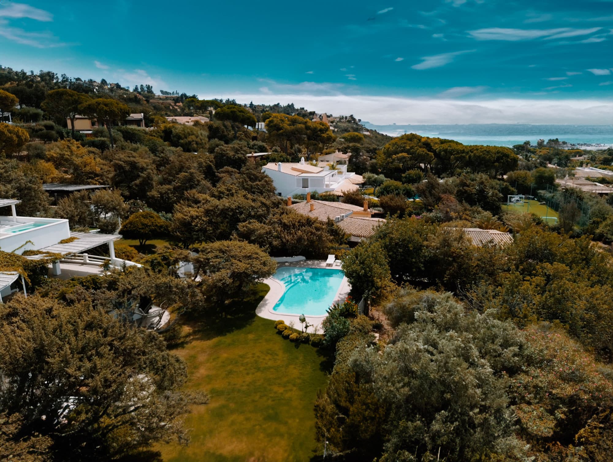 Piscina PiGreco inserita nel paesaggio della Sardegna